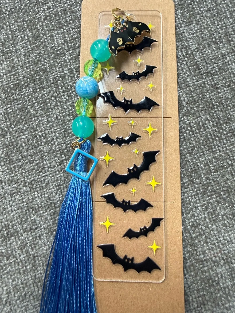 🦇 Acrylic bookmark “Bats” design, beads and 2 Charms. NWOT (Size small )